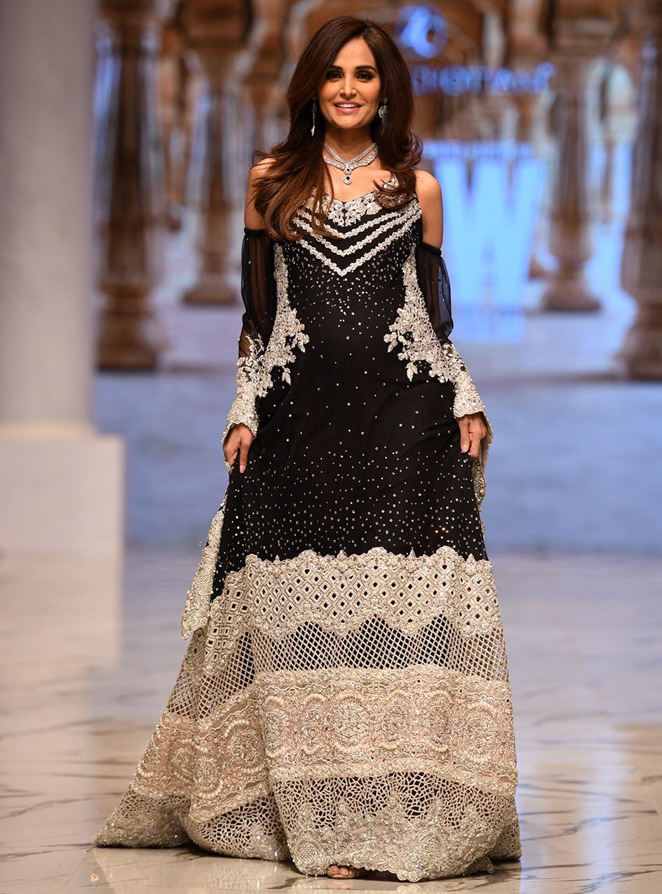 Black Gown - D 54
