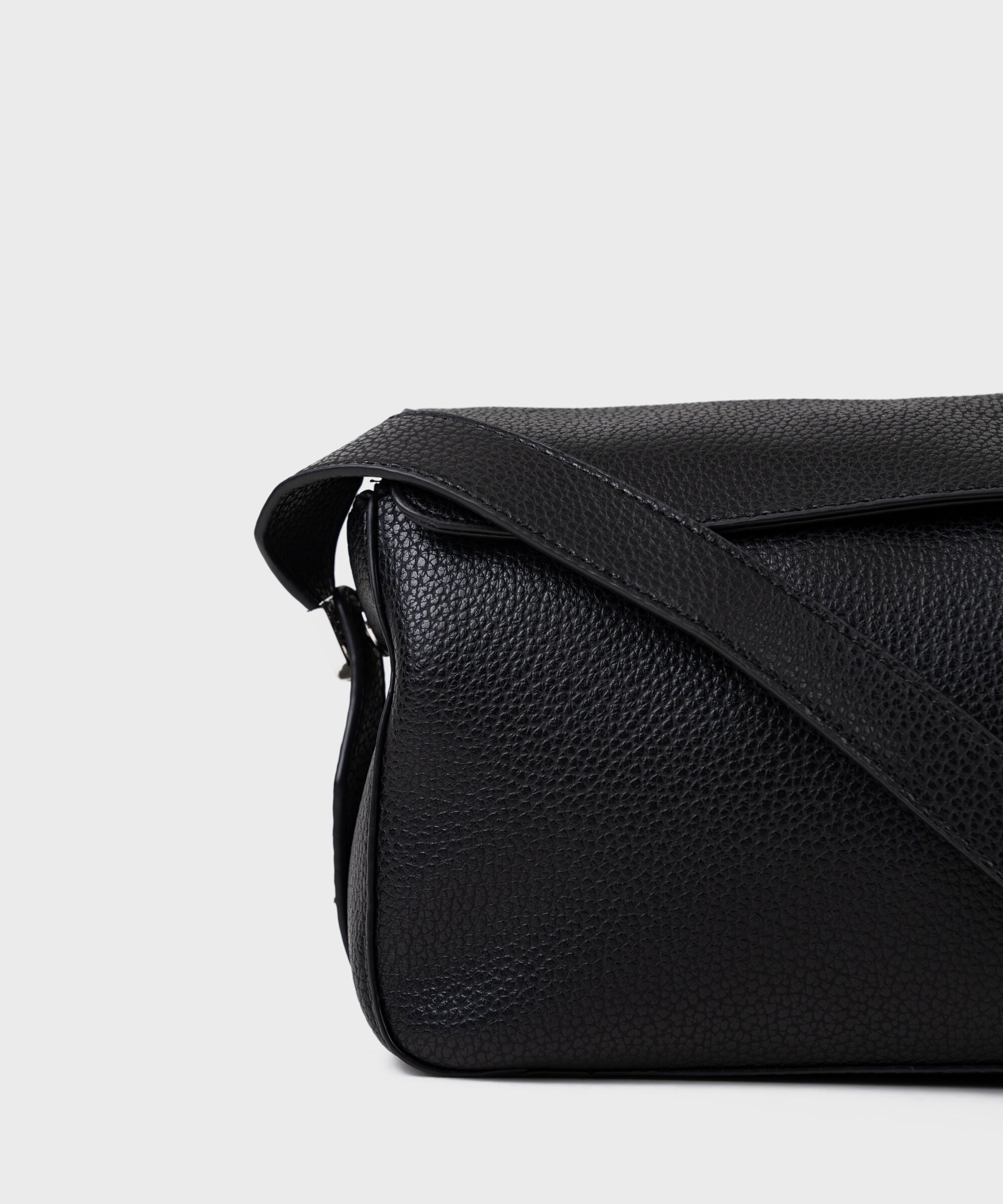 BLACK CROSSBODY BAG