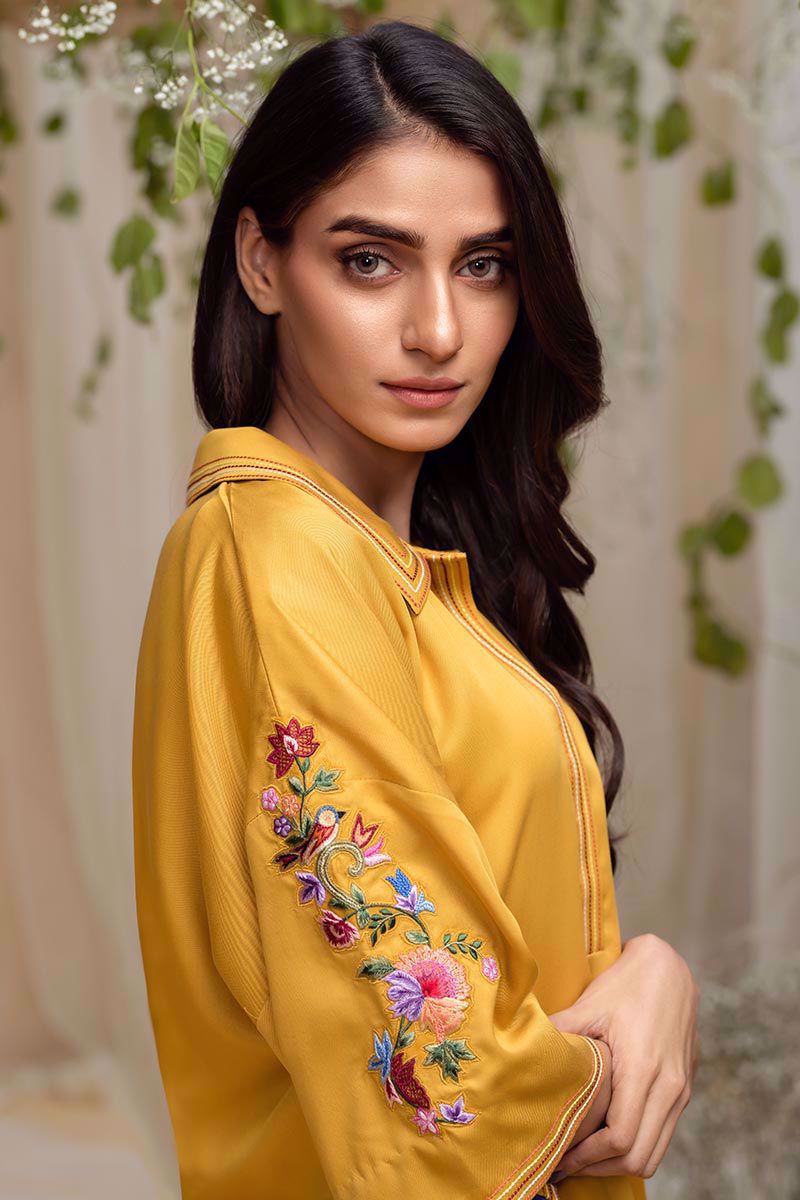 Collar shirt with laser and embroidery