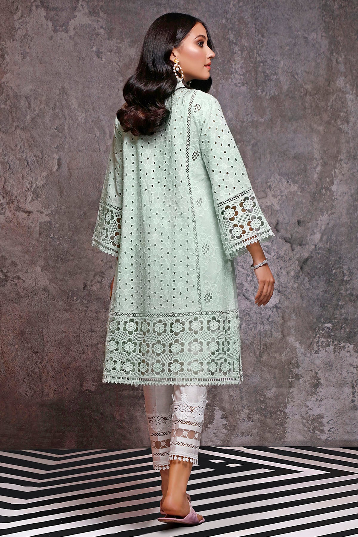 Neena – Mint