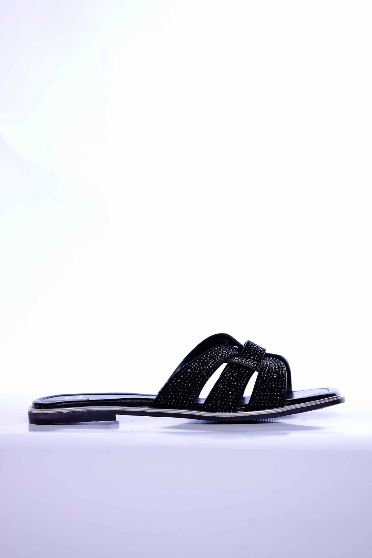 Black Chappal-440602903