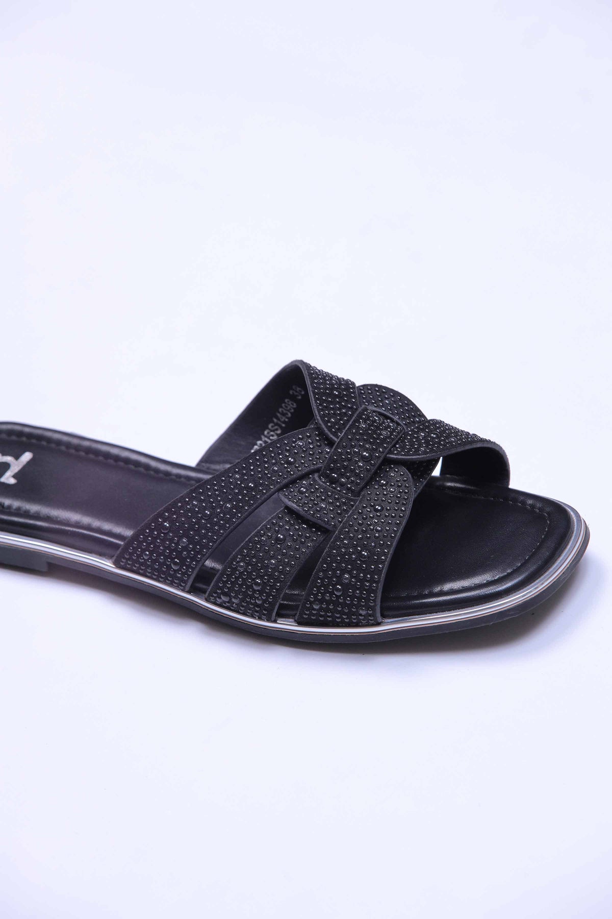 Black Chappal-440602903