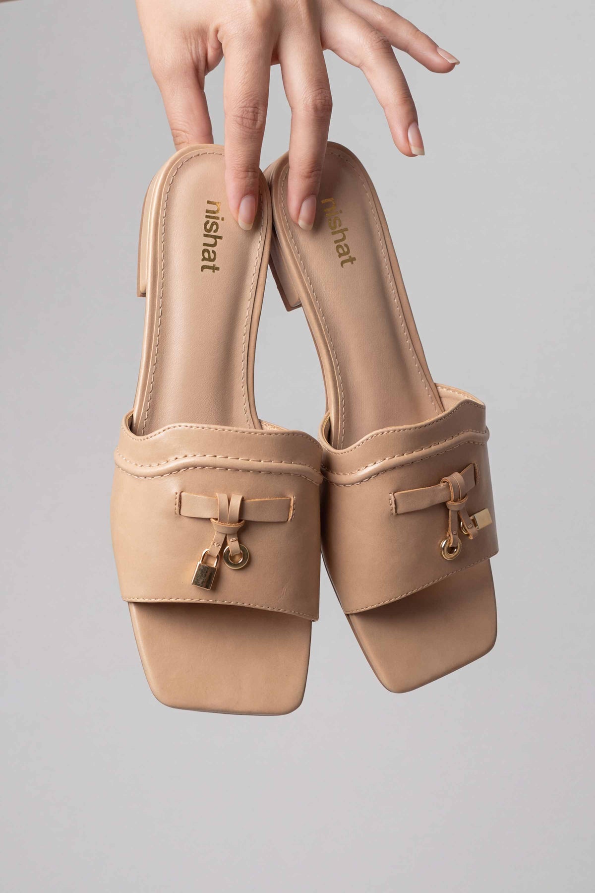 Beige Chappal-445182918