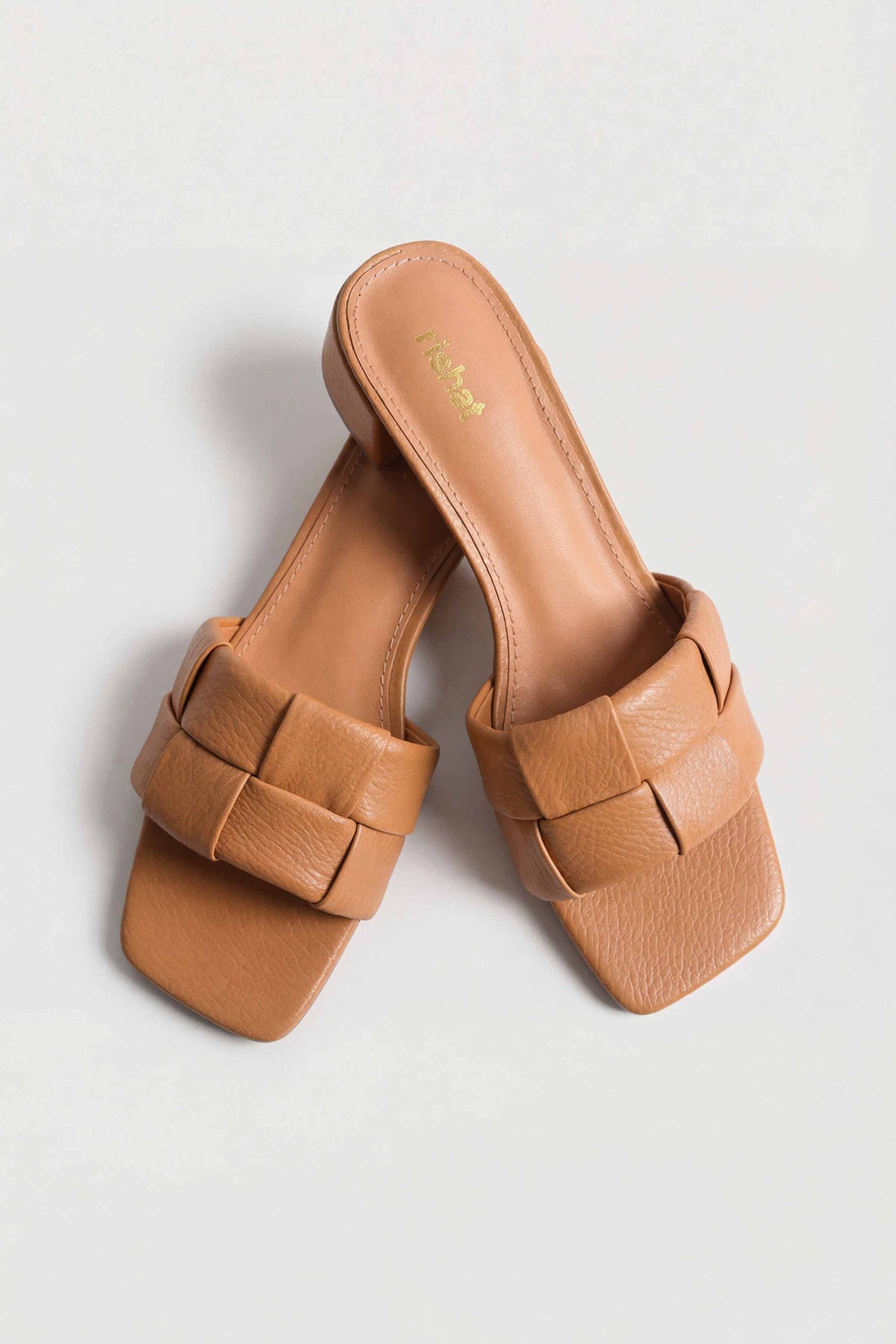 Camel Wedges-445342929