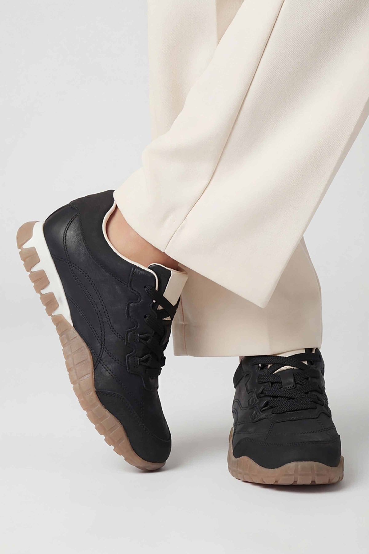 Black Canvas-449252903