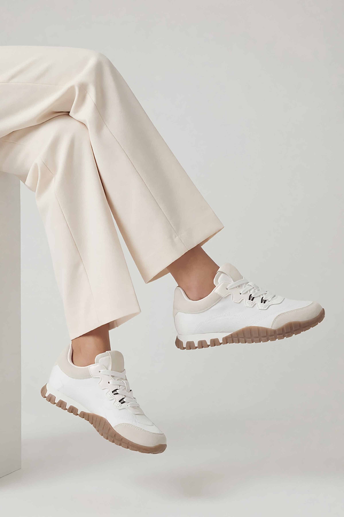 White Canvas-449252912