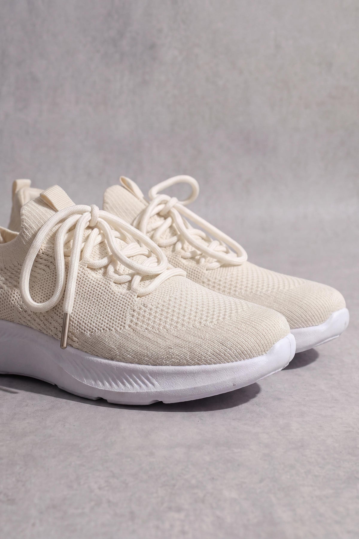 White Joggers-449492912