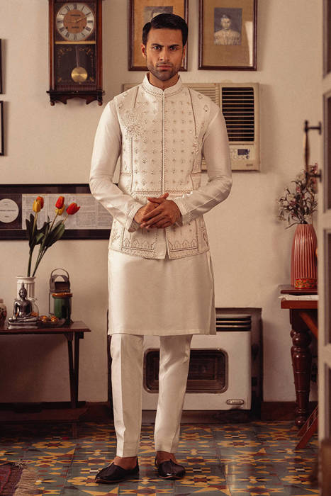 8 baatein - Menswear'23