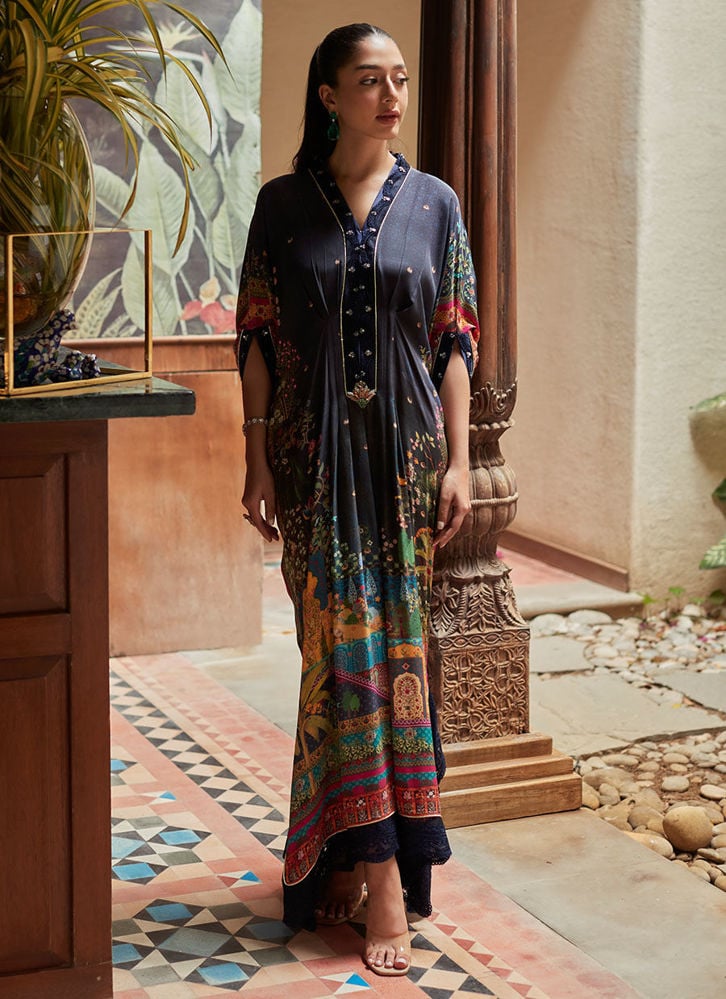 https://www.farahtalibaziz.com.pk/images/thumbs/0007522_alexa-navy-kaftan_1000.jpeg