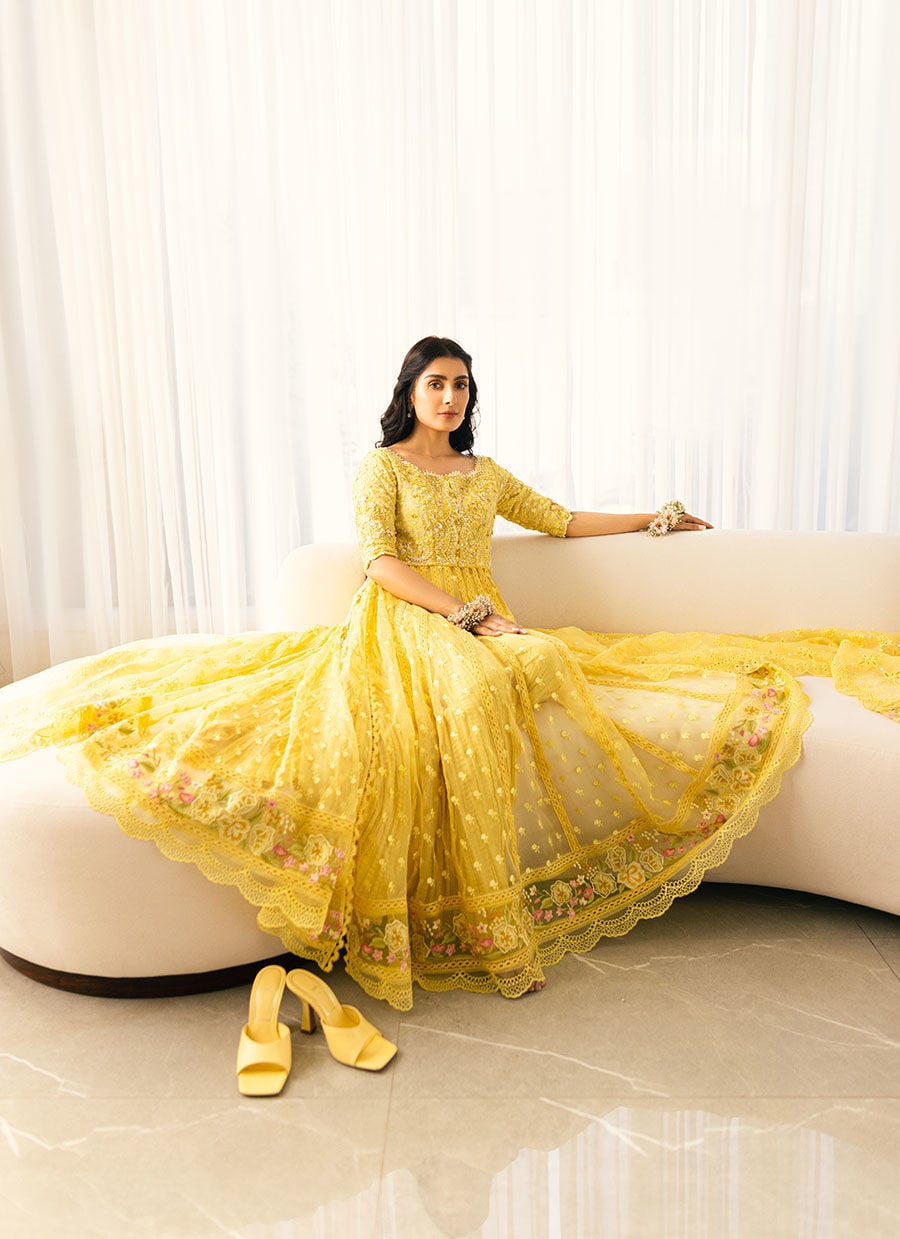 Ayeza Khan In Ray Kalidaar
