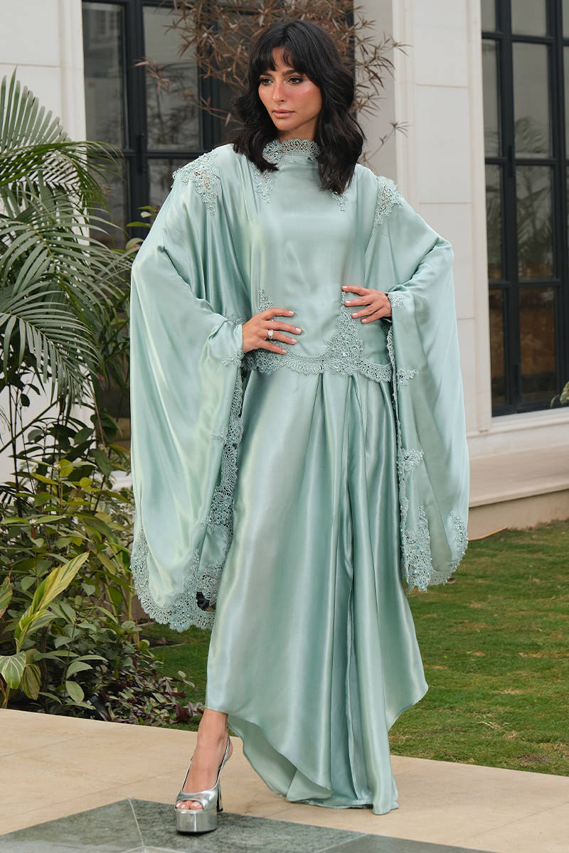 Eirine Cape Set