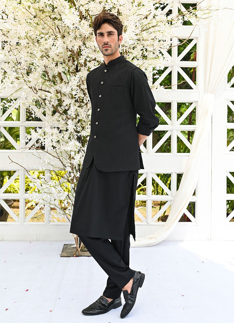 https://www.farahtalibaziz.com.pk/images/thumbs/0010613_azoth-embroidered-black-waistcoat.jpeg
