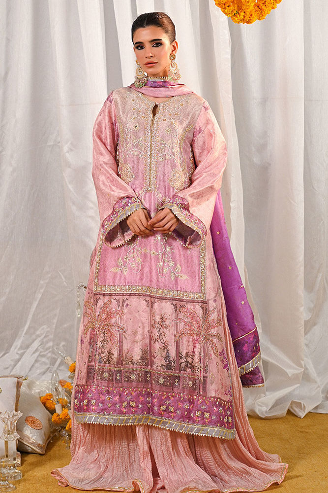 Momina with Modern Styling | Ansab Jahangir