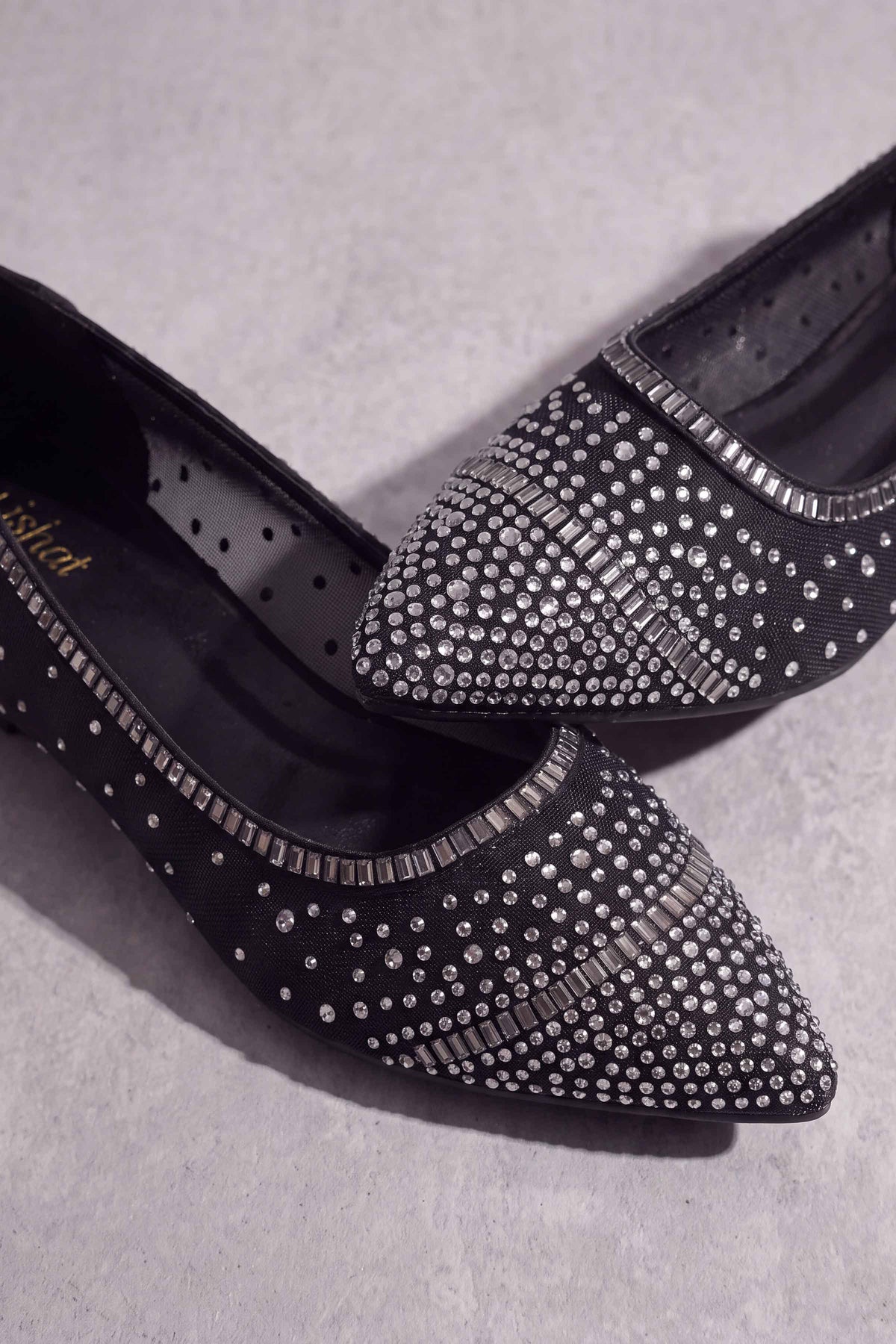 Black Pumps-1717652903