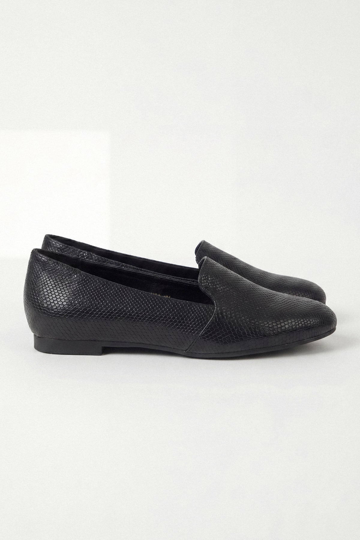 Black Pumps-1717682903