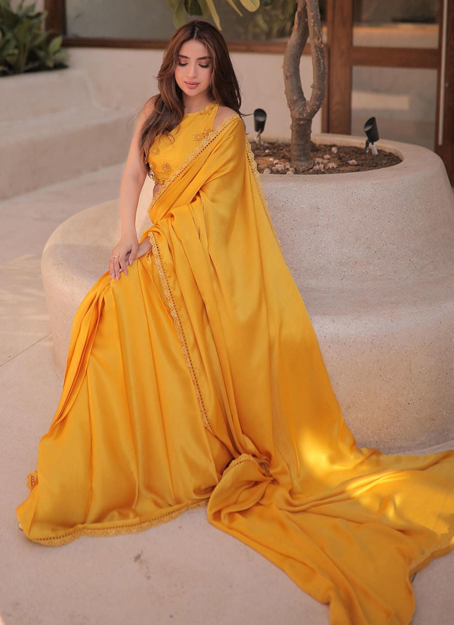 https://www.farahtalibaziz.com.pk/images/thumbs/0023801_saboor-aly-in-canary-yellow-saree.jpeg