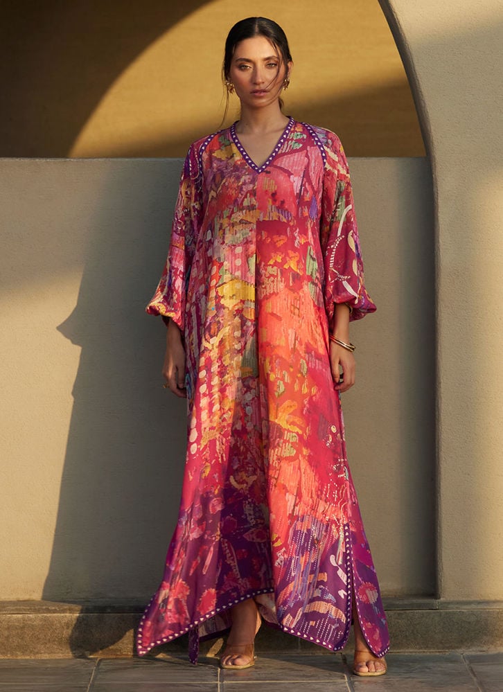 https://www.farahtalibaziz.com.pk/images/thumbs/0027236_mischa-magenta-crepe-kaftan_1000.jpeg