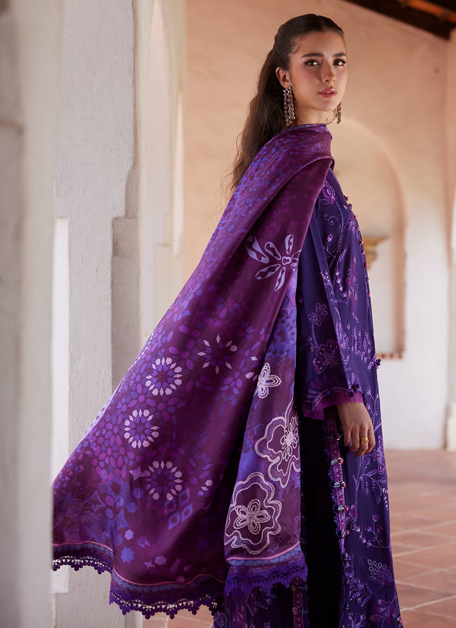 Farah Talib Aziz – Vicenta Violet Style