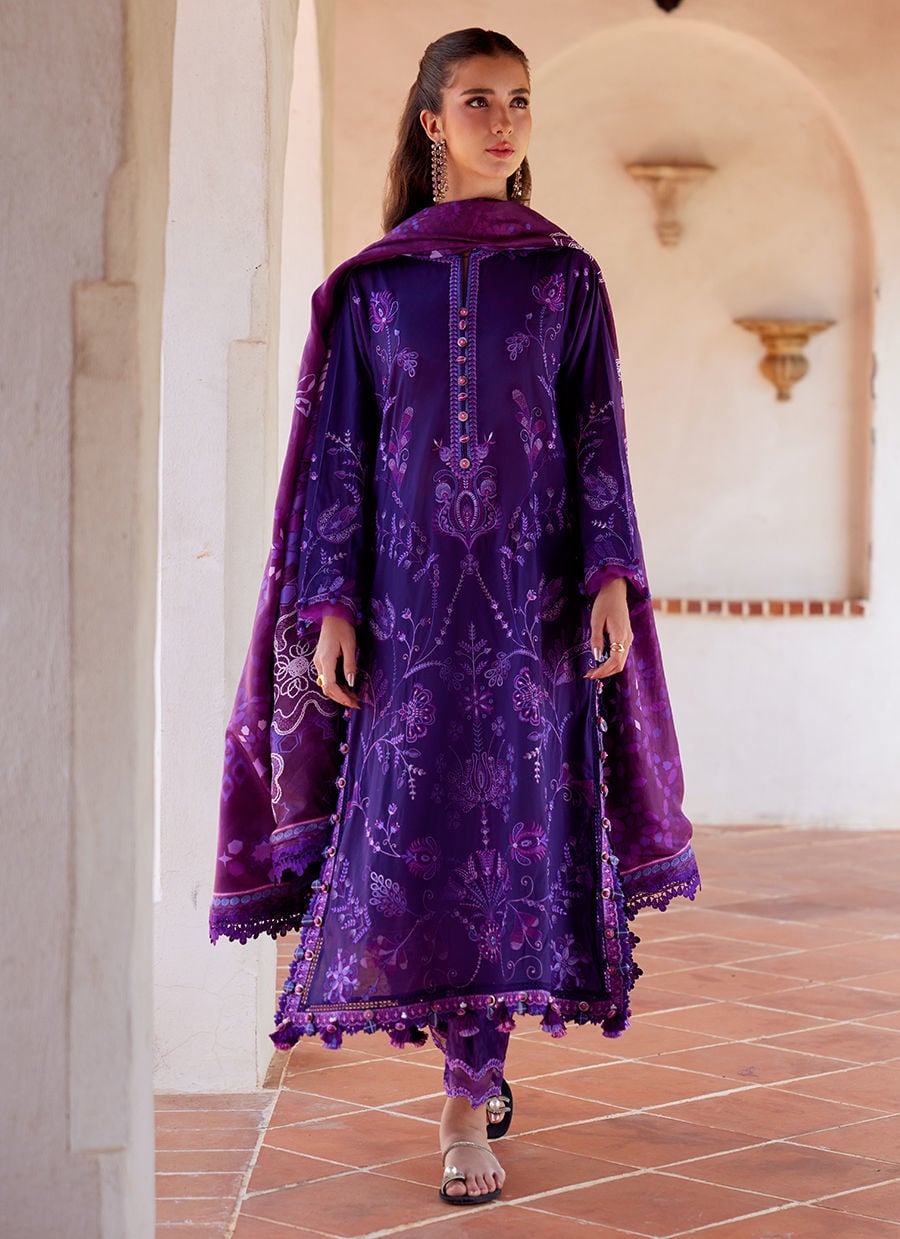 Farah Talib Aziz – Vicenta Violet Style
