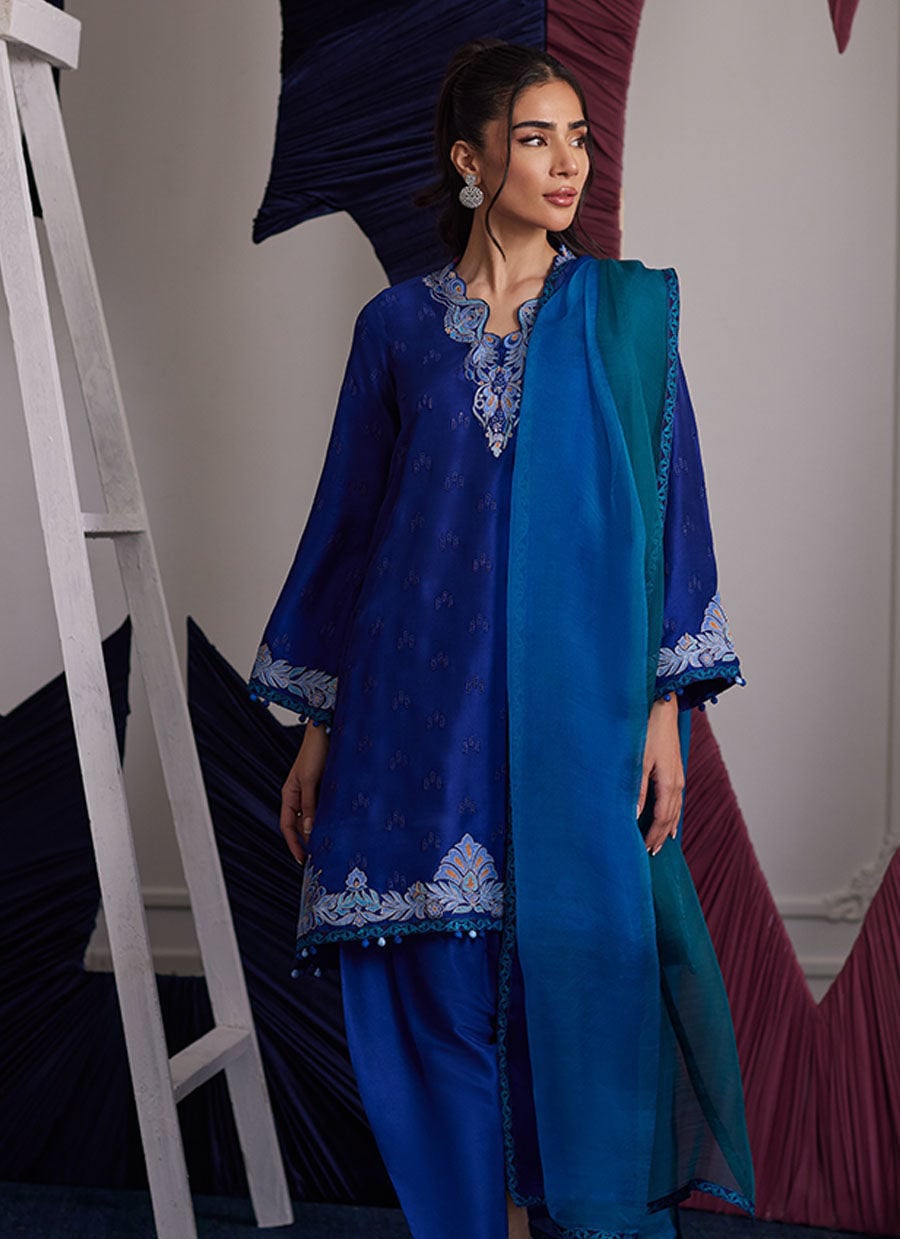 https://www.farahtalibaziz.com.pk/images/thumbs/0028640_aliza-azure-shirt-pants-and-dupatta.jpeg