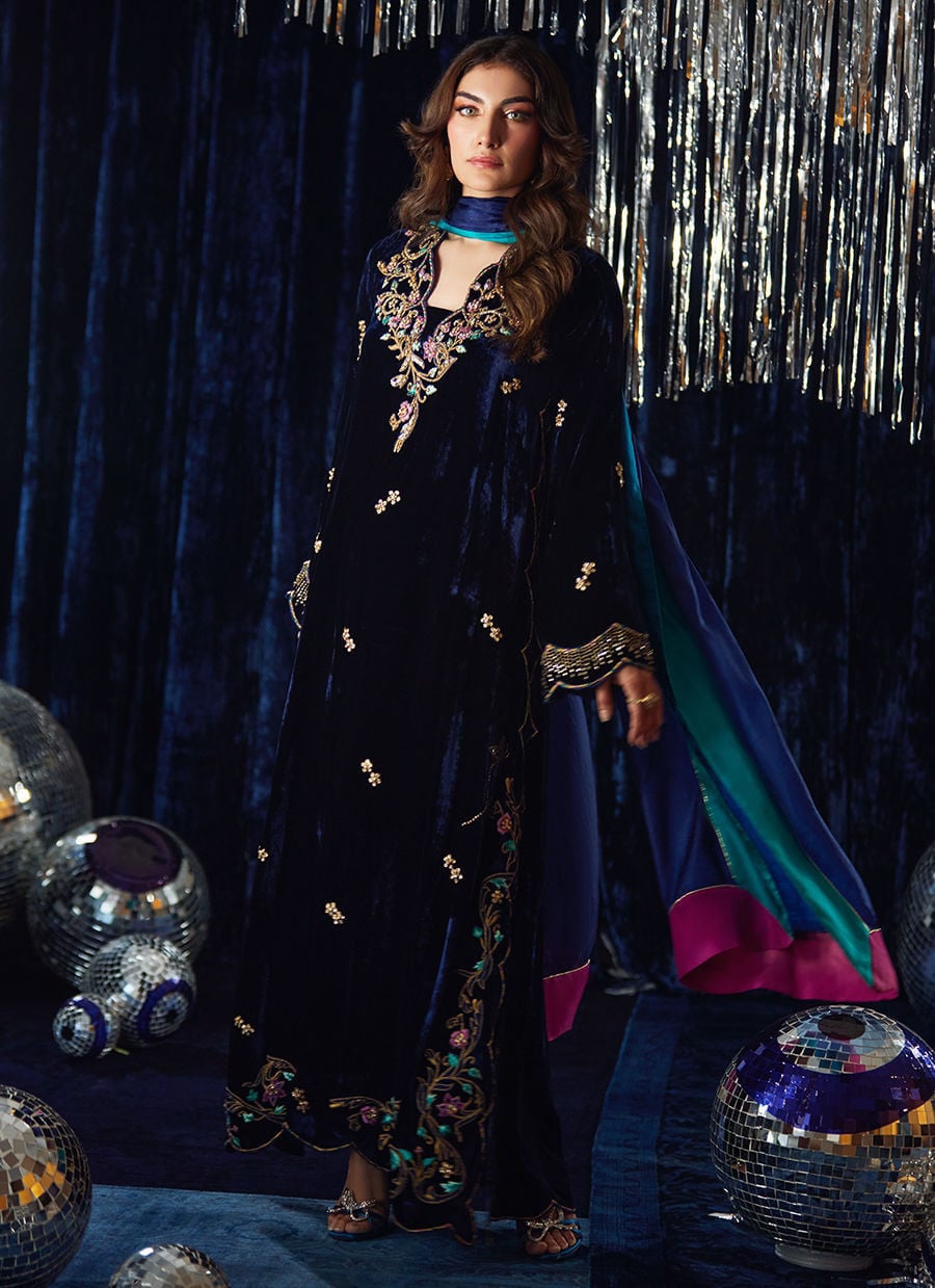 https://www.farahtalibaziz.com.pk/images/thumbs/0028962_valeh-navy-shirt-and-dupatta-with-pants.jpeg