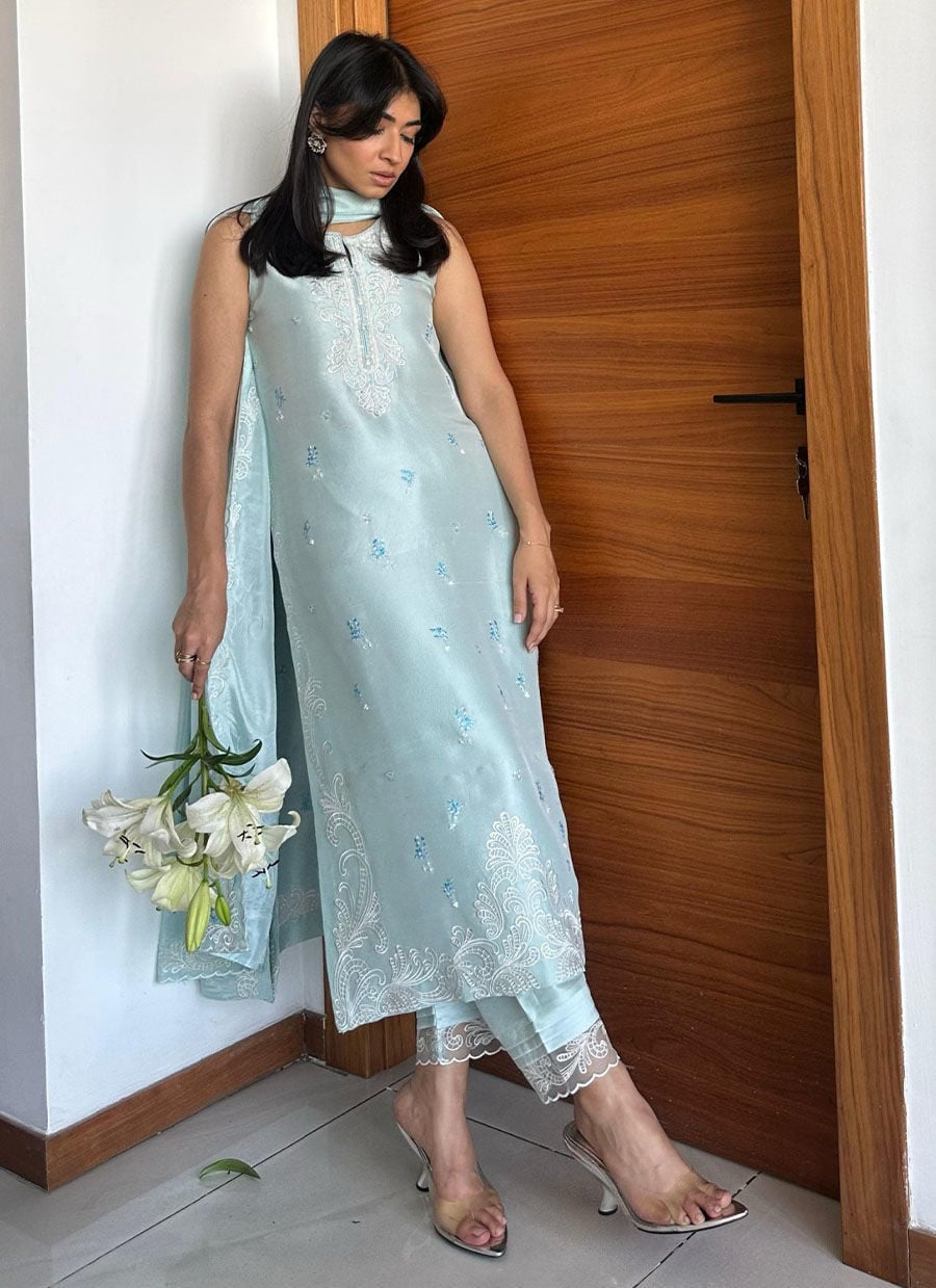 https://www.farahtalibaziz.com.pk/images/thumbs/0030596_carla-powder-blue-shirt-and-dupatta.jpeg