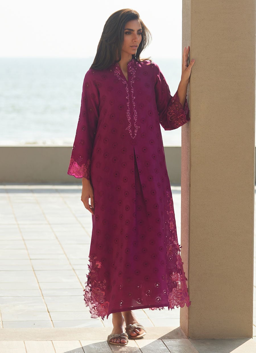 https://www.farahtalibaziz.com.pk/images/thumbs/0030664_marbella-magenta-silk-kaftan.jpeg