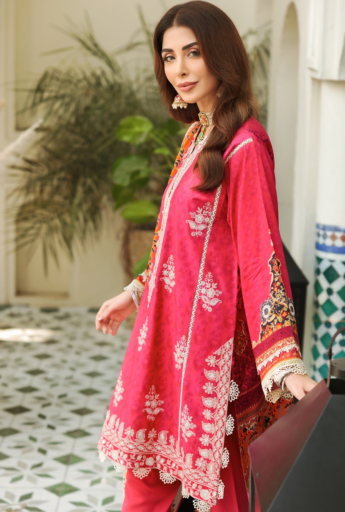 NOOR-EMBPRNTSHWL22-D3-A-LUNA