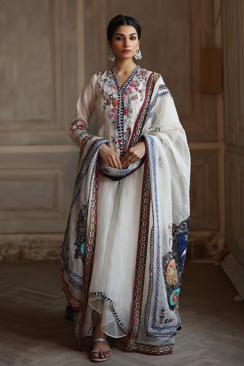 Nida Azwer