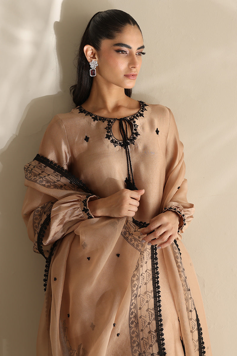 https://cdn.shopify.com/s/files/1/0412/9311/9639/files/008A7536_f_961d567e-b2c4-4cb4-af86-71ed0b97a04f.jpg?v=1755496014