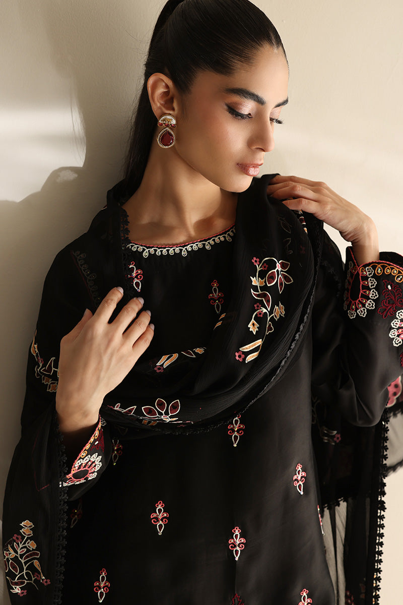 https://cdn.shopify.com/s/files/1/0412/9311/9639/files/008A7568_f_1d9d8b21-1b38-4e33-8efe-d655925e99b9.jpg?v=1755495996