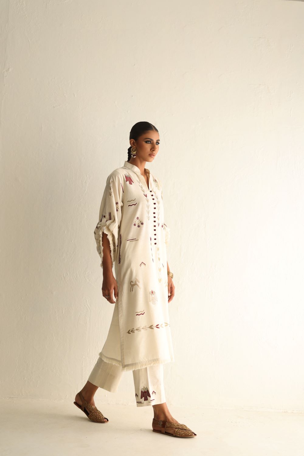 Eagle - Off White - R.Karandi