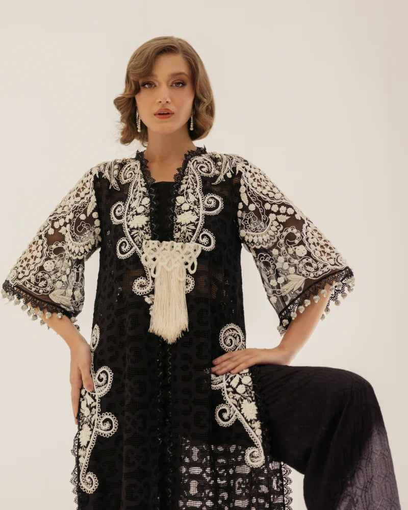 Nyra (Black)