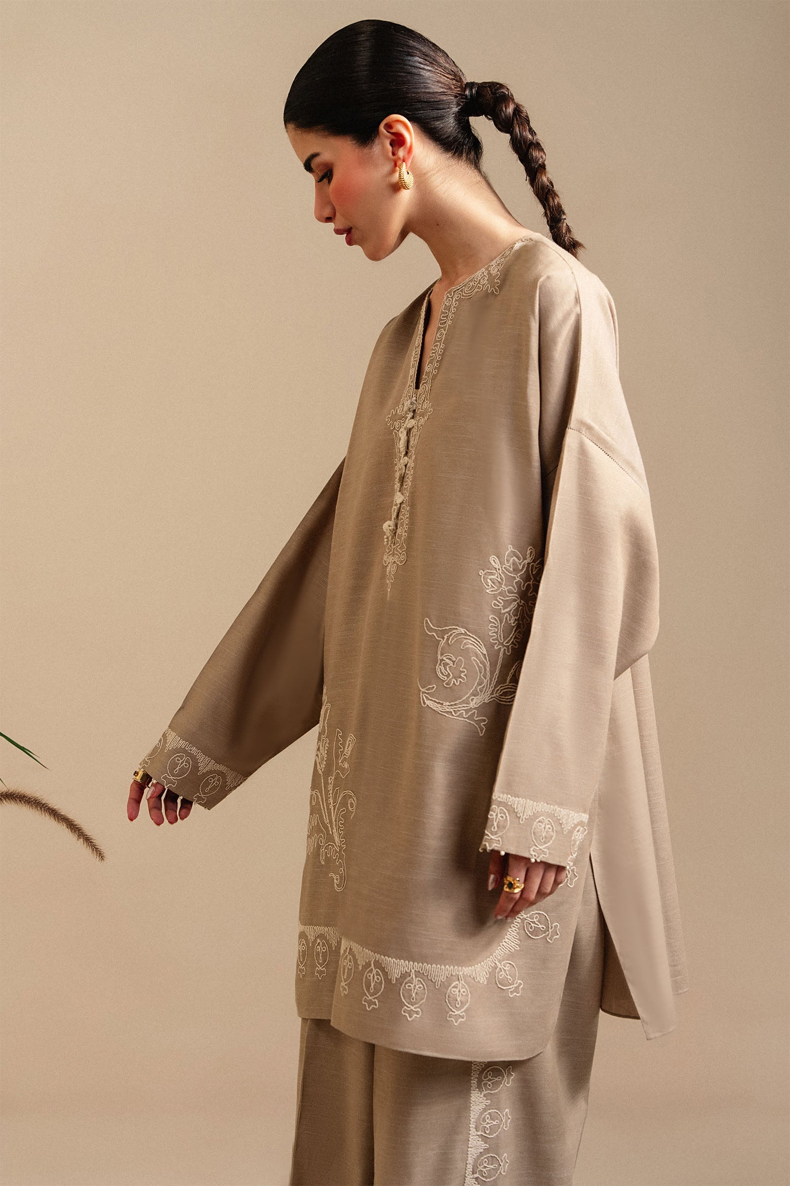 https://cdn.shopify.com/s/files/1/1678/4755/files/01_0034_01_0009_ElanPret4thDec-728.jpg?v=1765973682