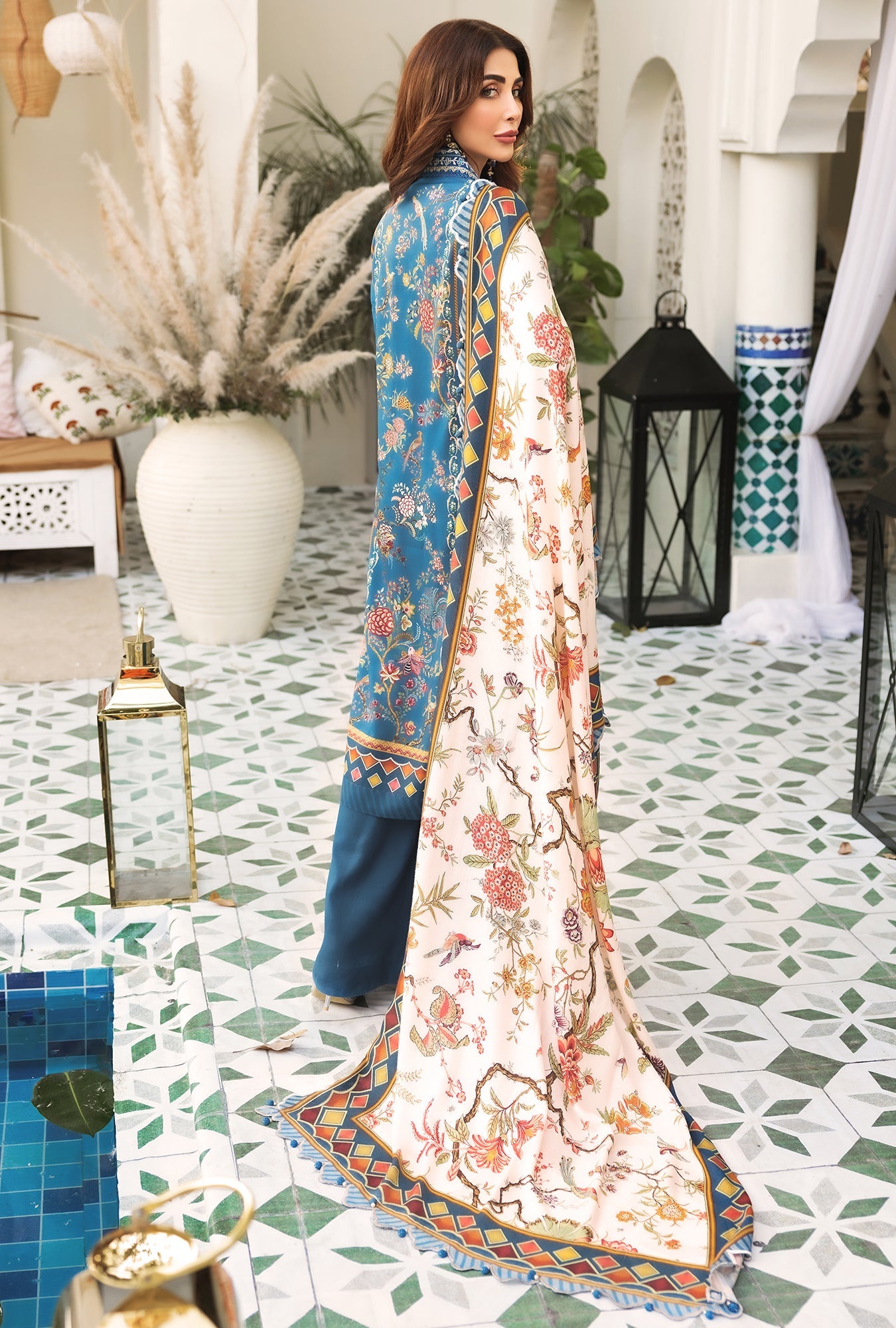 NOOR-EMBPRNTSHWL22-D7-A-LAUREL