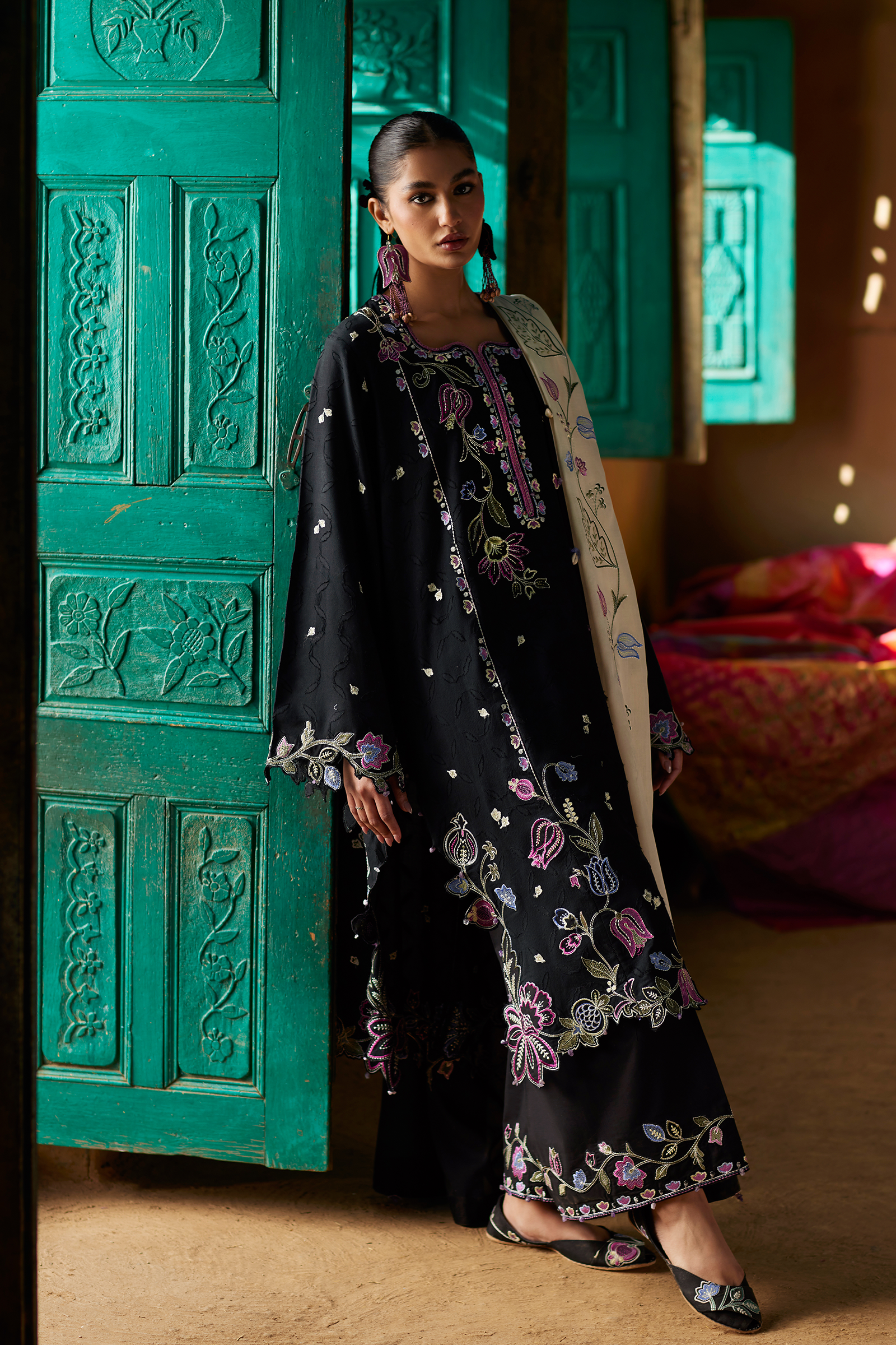 3 Piece - Embroidered Zari Lawn Suit