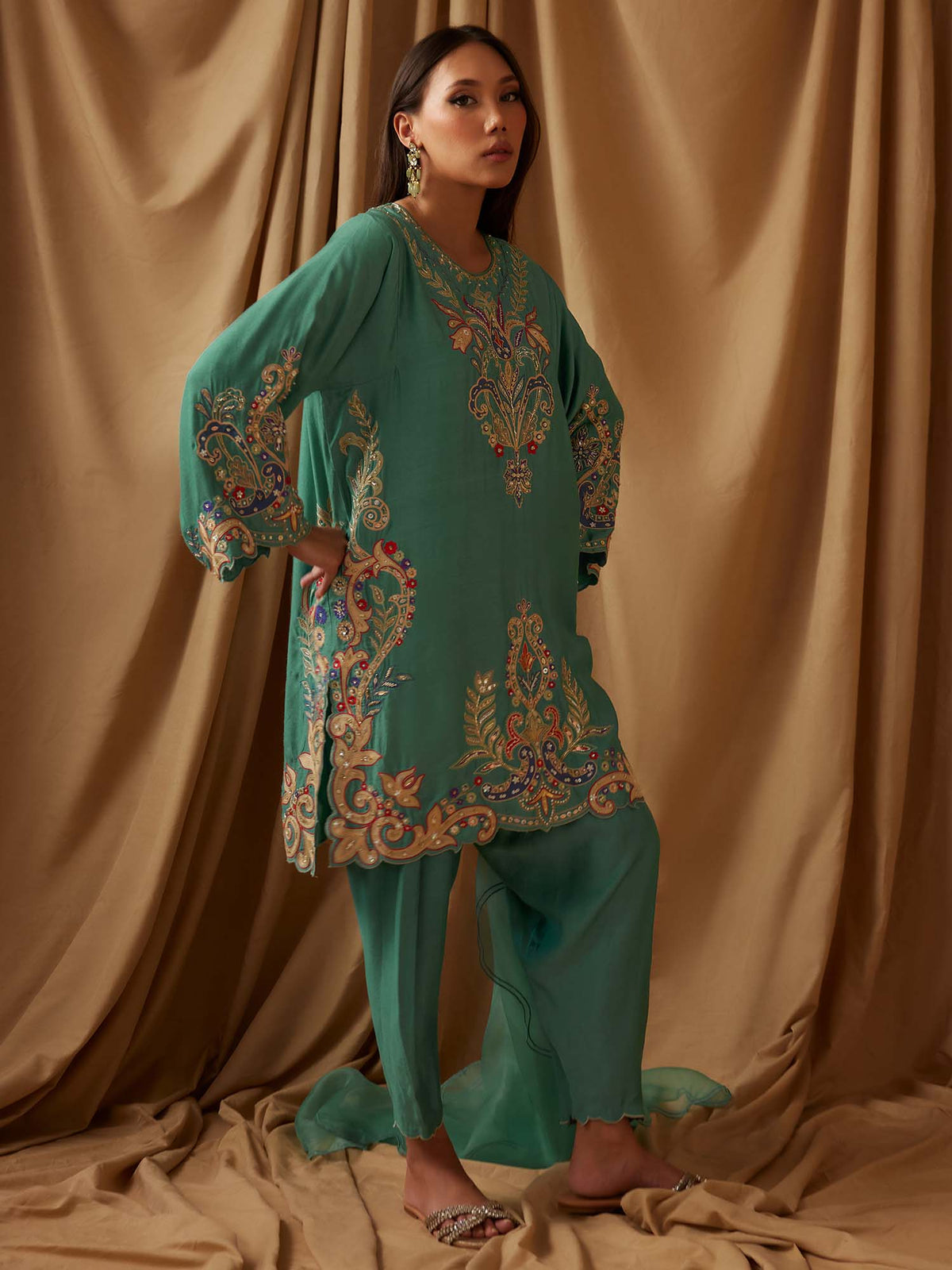 Mysie by Tahira