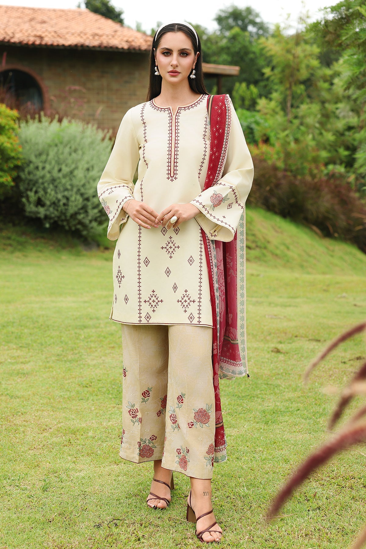 EMBROIDERED LAWN USE-9404