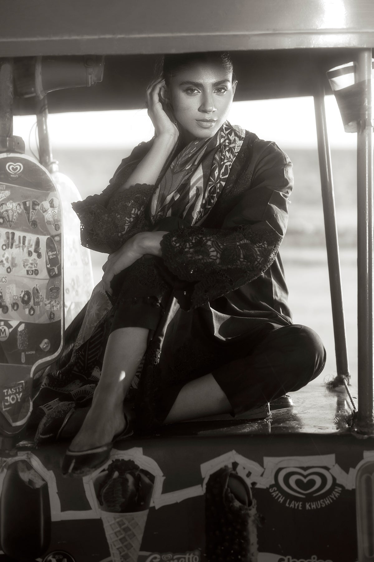 EMBROIDERED PRINTED LAWN UF-4063