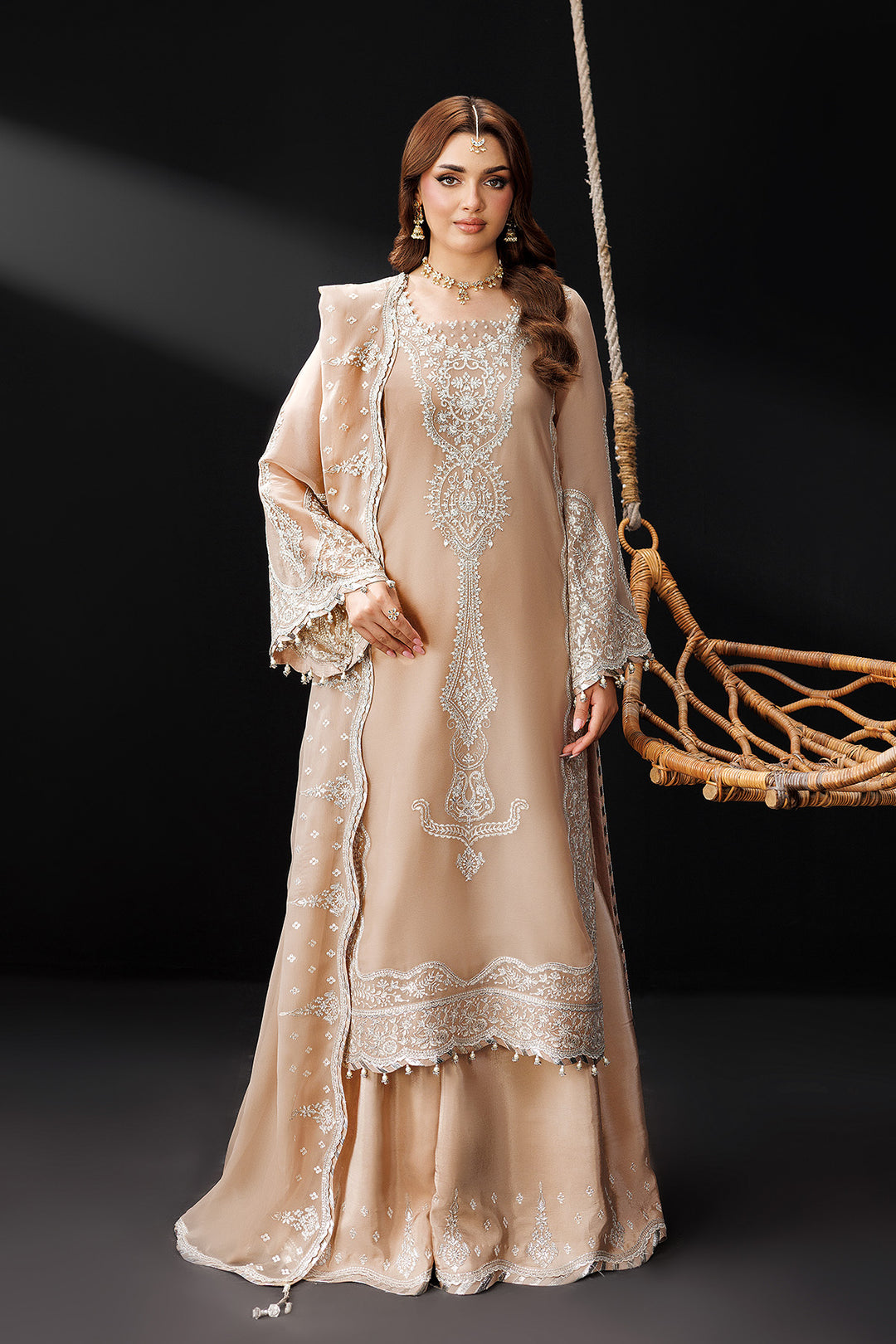 Alizeh – Gilded Lace Style