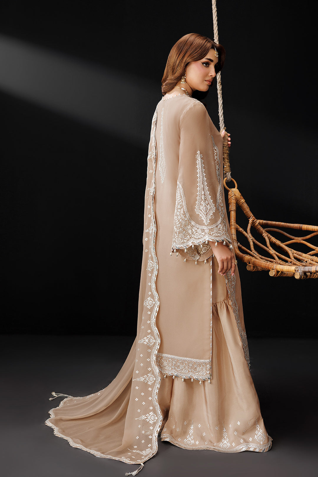 Alizeh – Gilded Lace Style