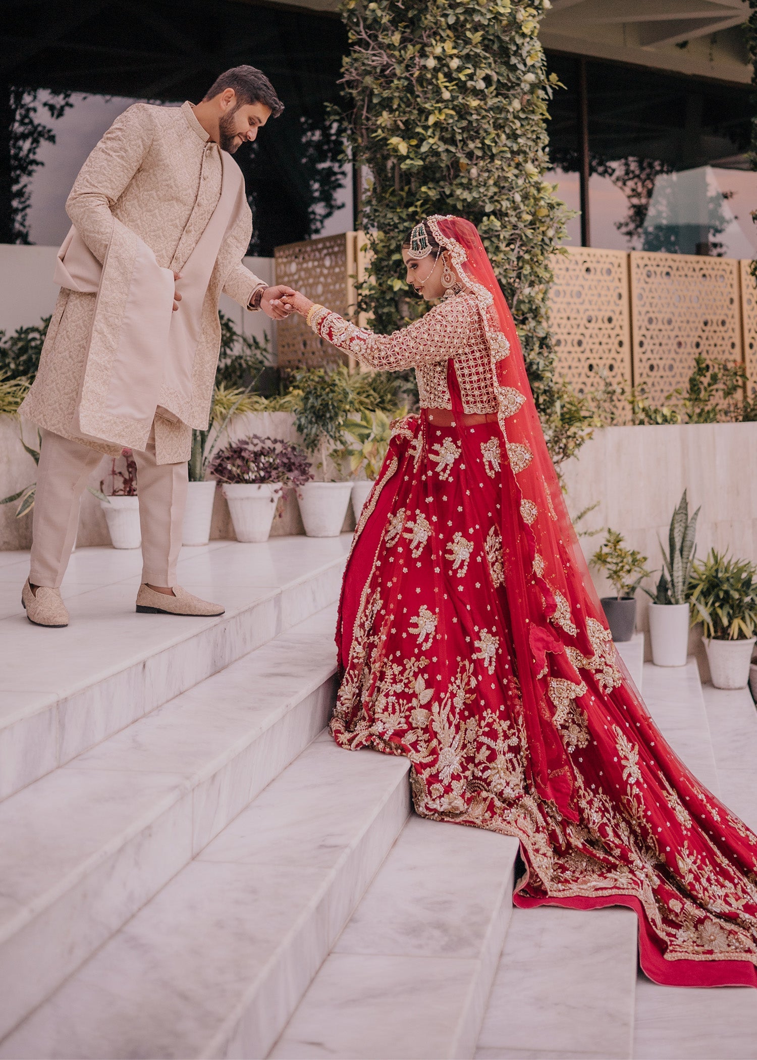 sadaf-fawad-khan-pool-35116839