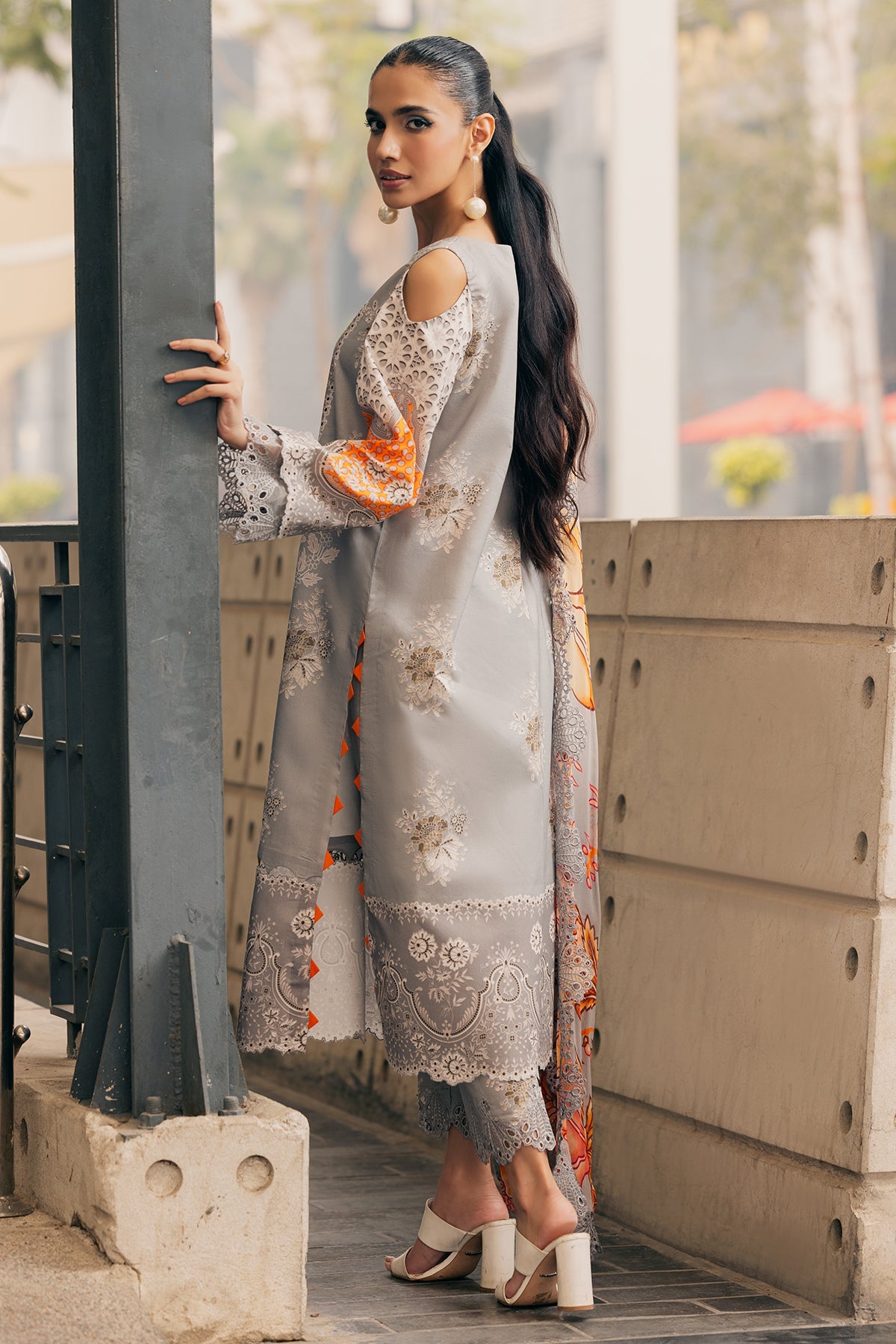 3-PC Unstitched Embroidered Lawn Collection IN6-05