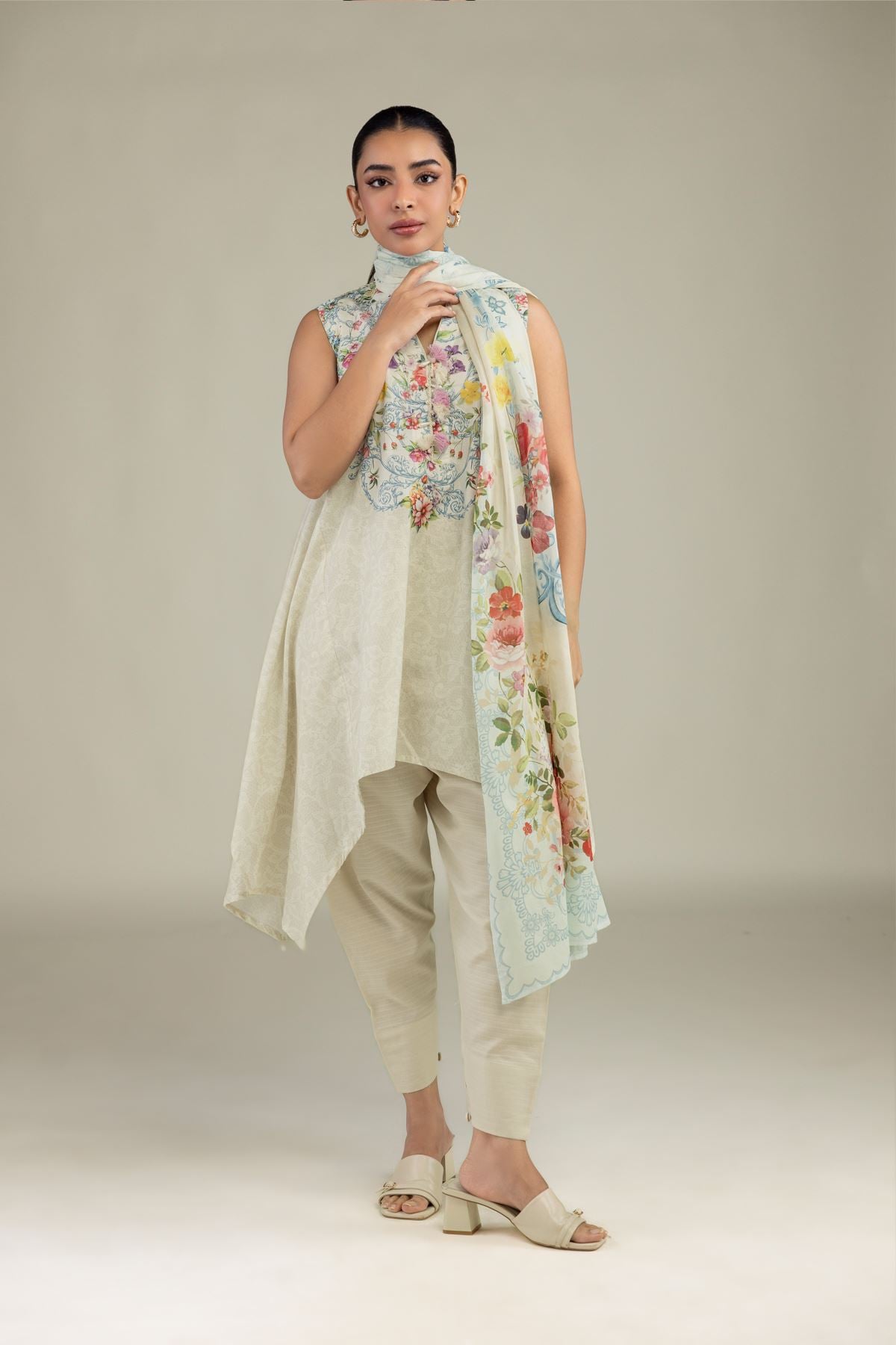 Sleeveless Floral Kurta