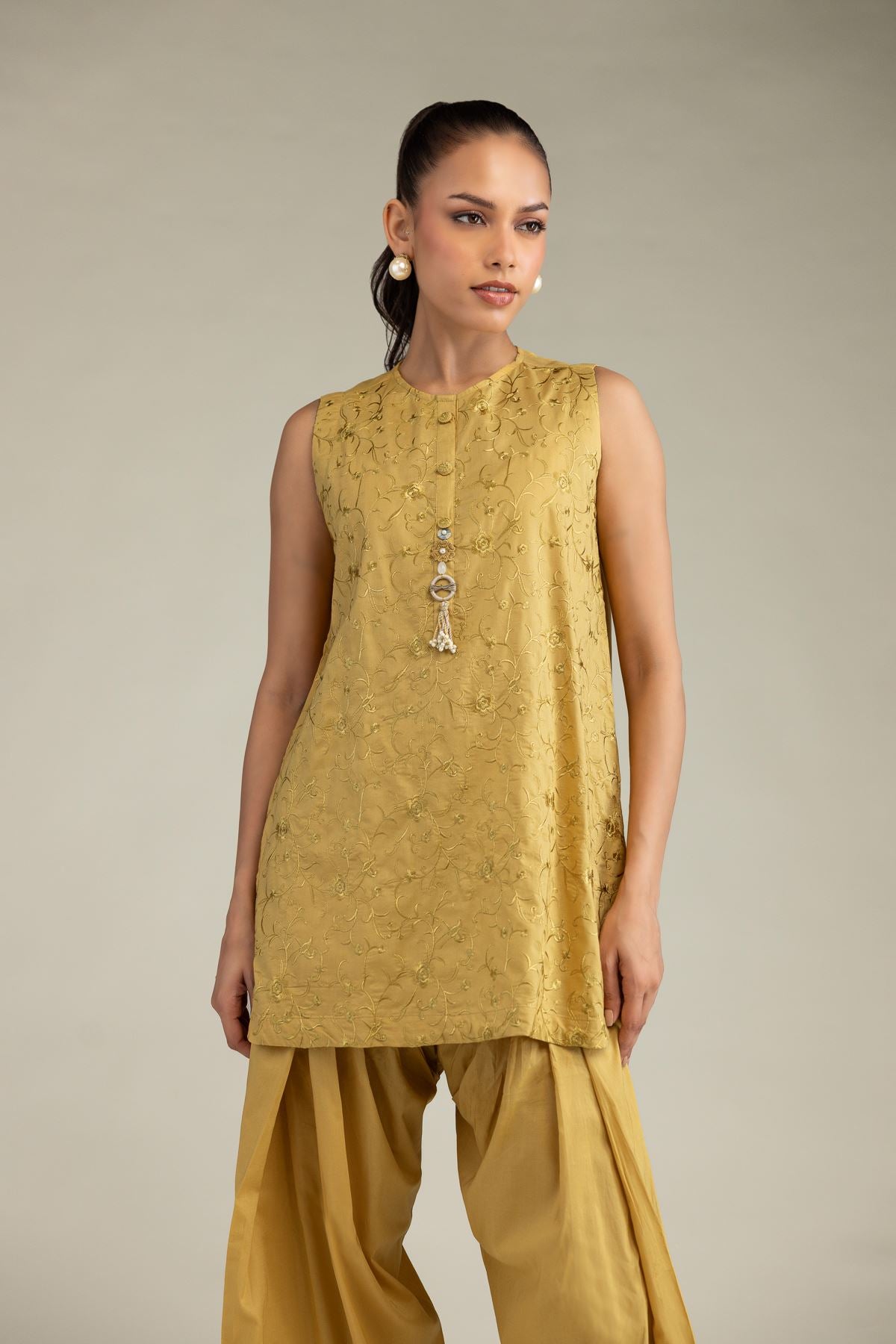 Floral Sleeveless Kurta