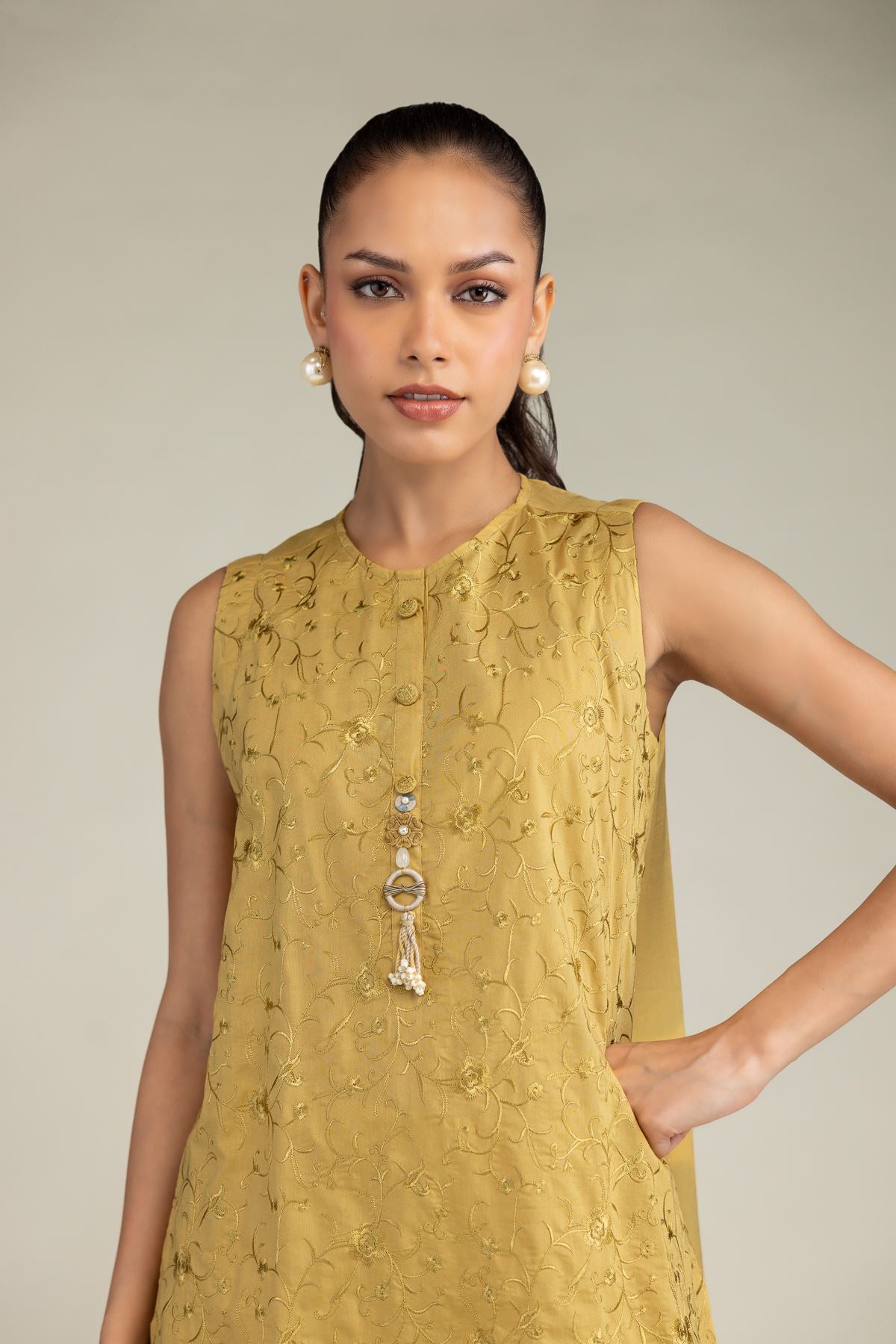Floral Sleeveless Kurta