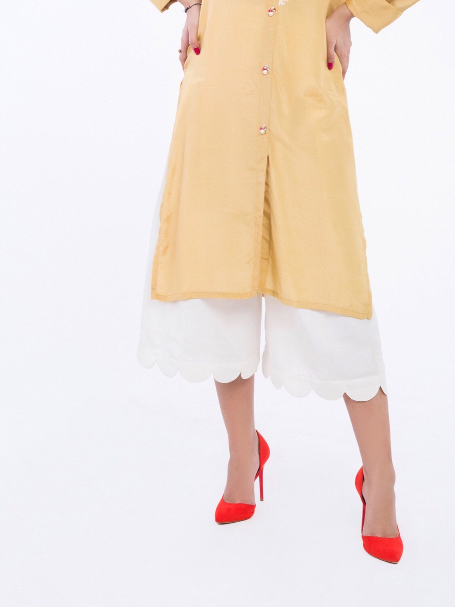 https://cdn.shopify.com/s/files/1/0654/4313/5706/products/1-4_b29c021e-c7e4-42b2-a4a6-0b8416616c63.jpg?v=1681752611