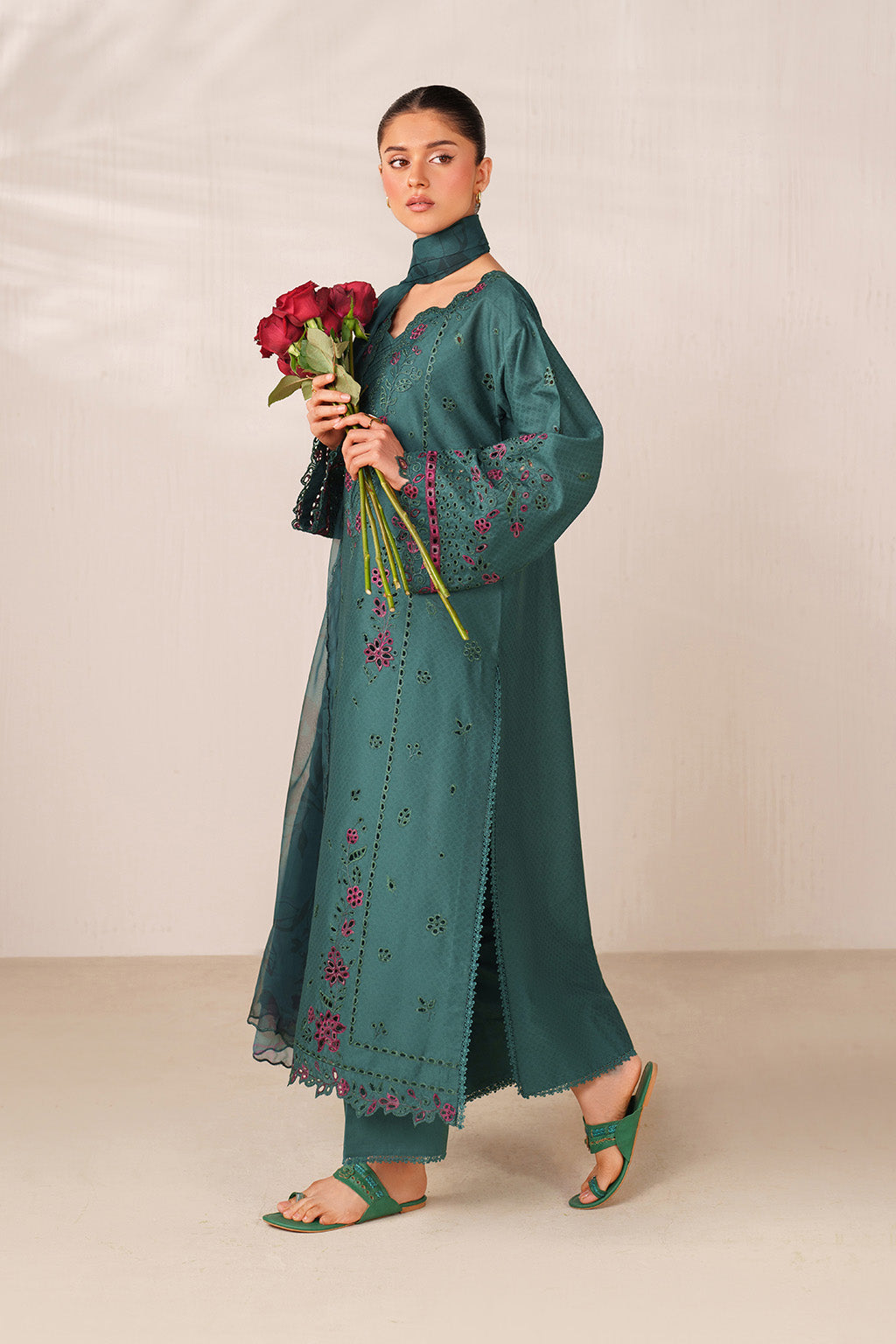 UE-626 Embroidered Lawn