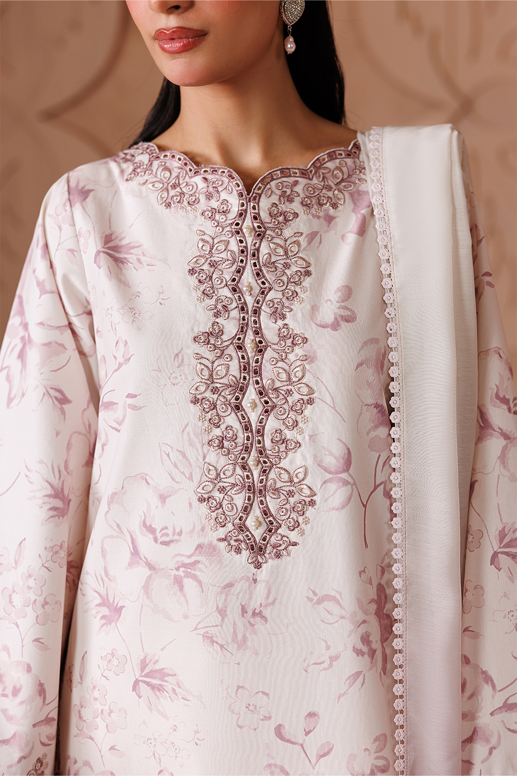 UE-704 Printed Lawn