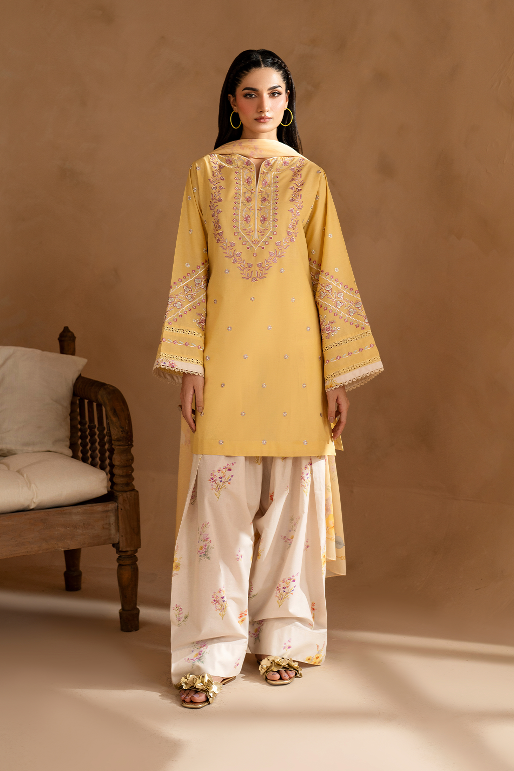 UE-473 Embroidered Lawn